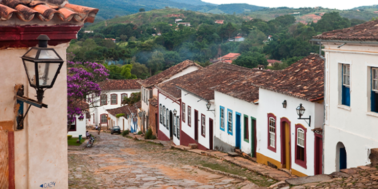 cenário de uma rua no centro de Ouro Preto em Minas Gerais