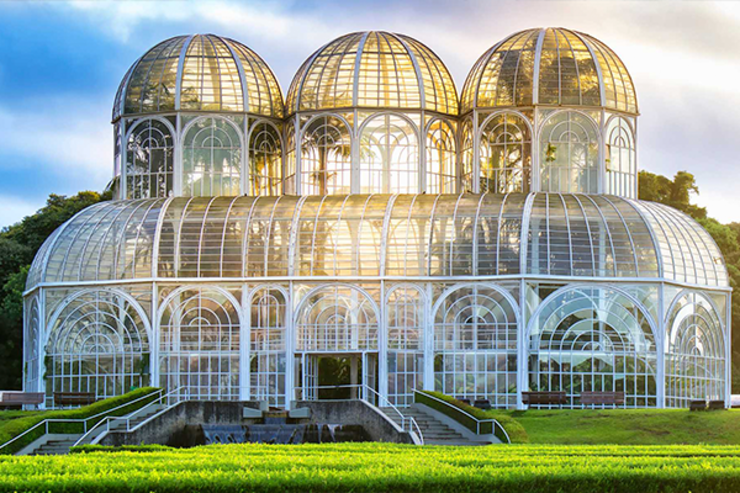 vista para a praça principal da cidade de Curitiba no Paraná